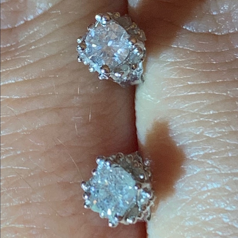 14K white gold 0.50 carats diamond earrings